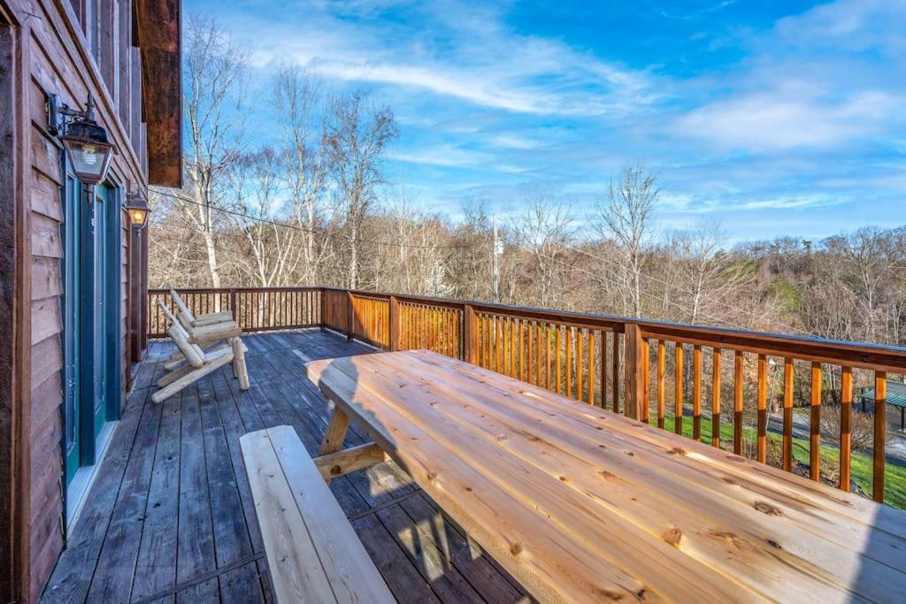 סביירוויל Dog Friendly! Views! Hot Tub! Close To Pf! Gsmnp מראה חיצוני תמונה